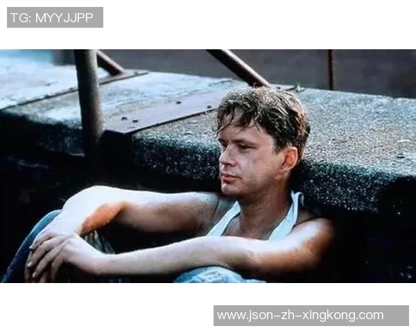 战火中的绿茵传奇二战时期足球电影带你重温激情与勇气的故事 战火中的绿茵传奇二战时期足球电影带你重温激情与勇气的故事